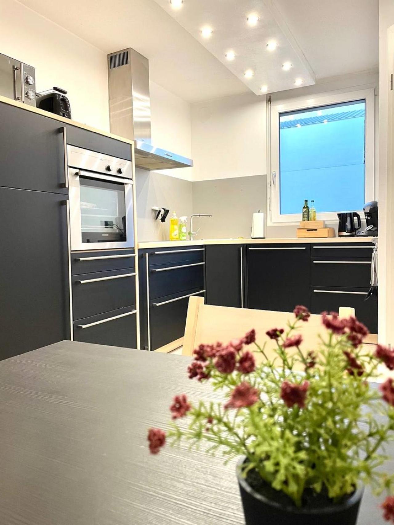 Geraeumiges Ferienhaus In Koblenz โคเบลนซ์ ภายนอก รูปภาพ