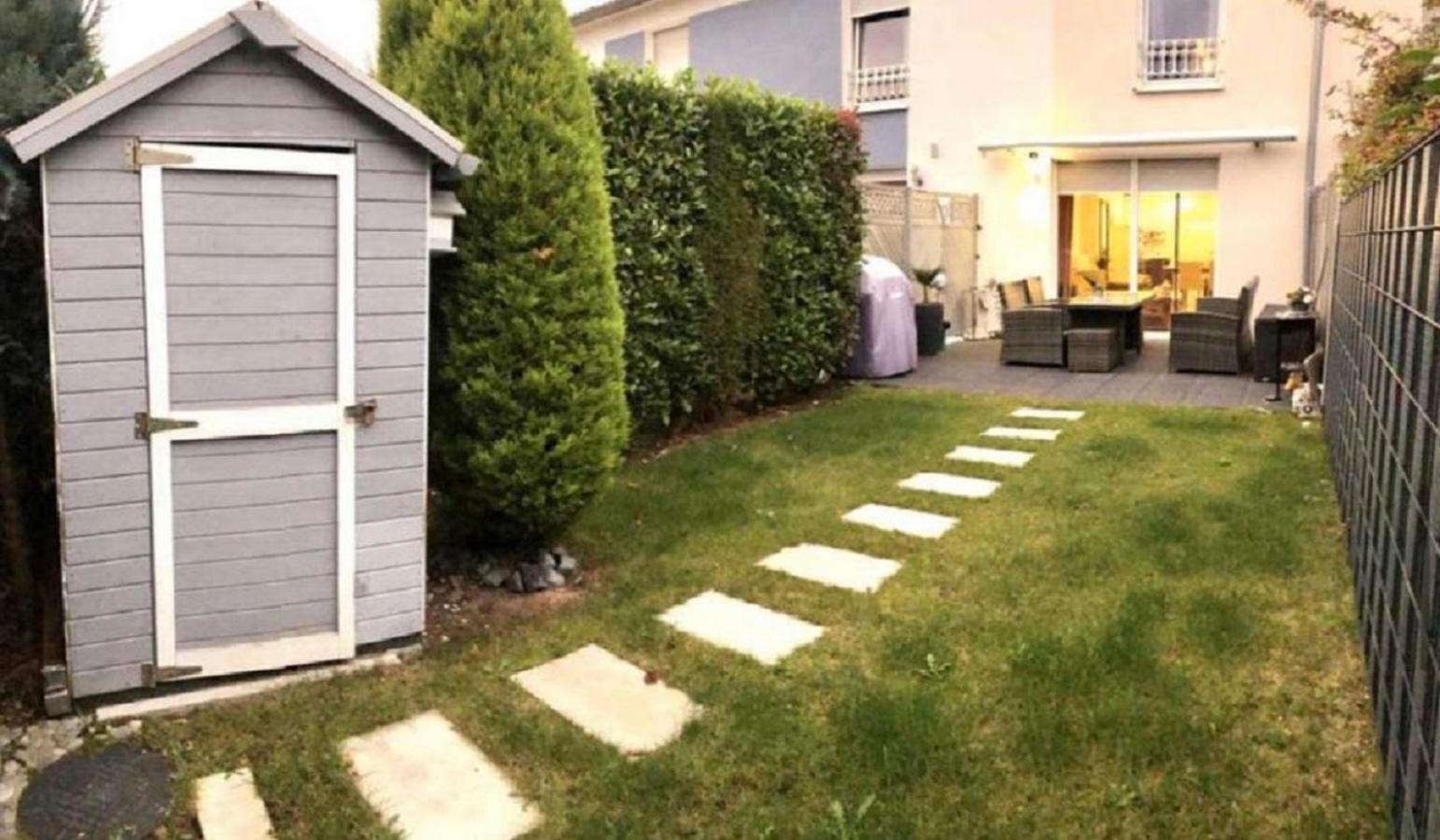 Geraeumiges Ferienhaus In Koblenz โคเบลนซ์ ภายนอก รูปภาพ