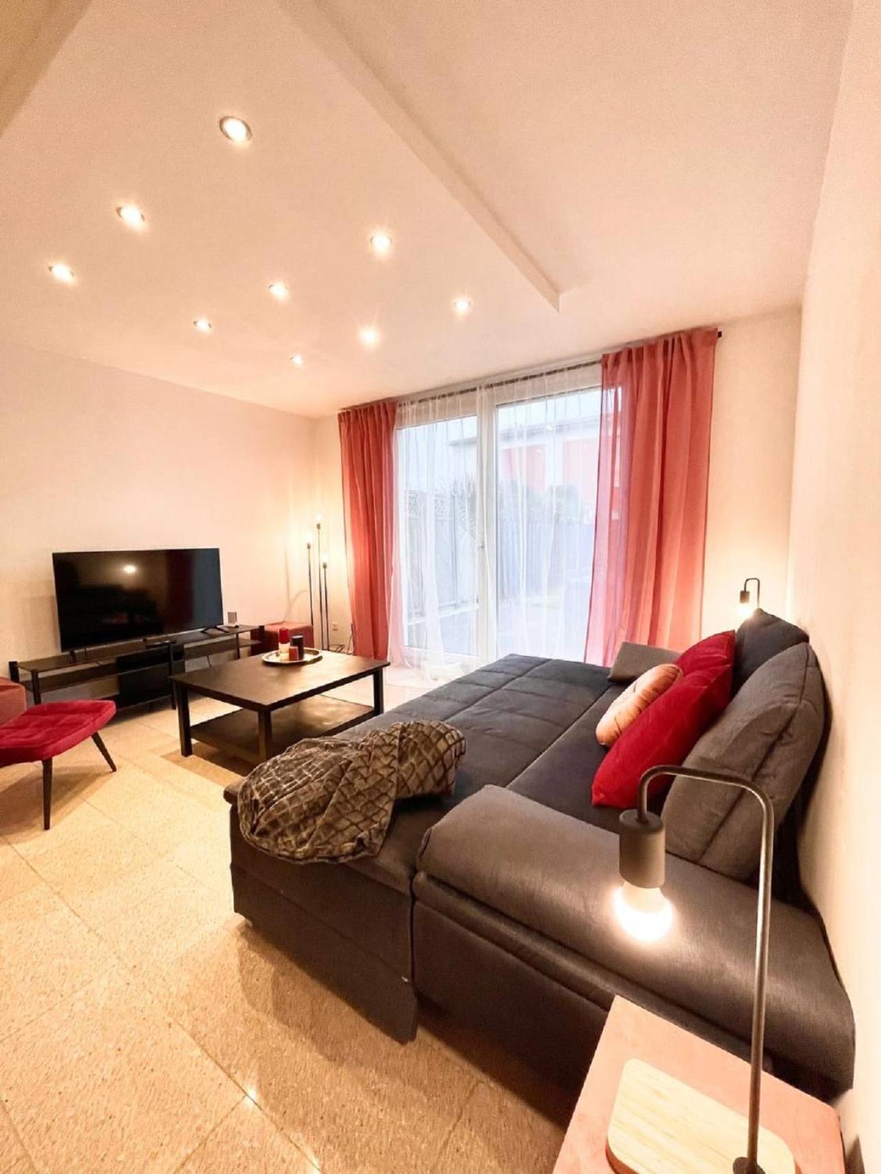 Geraeumiges Ferienhaus In Koblenz โคเบลนซ์ ภายนอก รูปภาพ