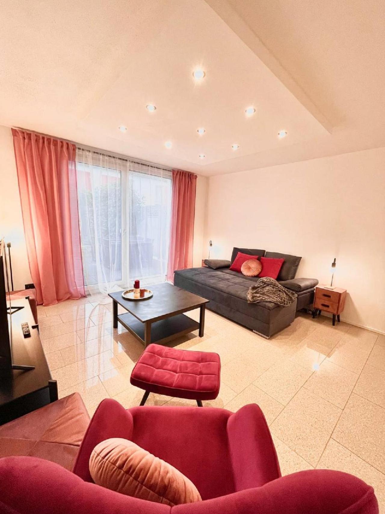 Geraeumiges Ferienhaus In Koblenz โคเบลนซ์ ภายนอก รูปภาพ