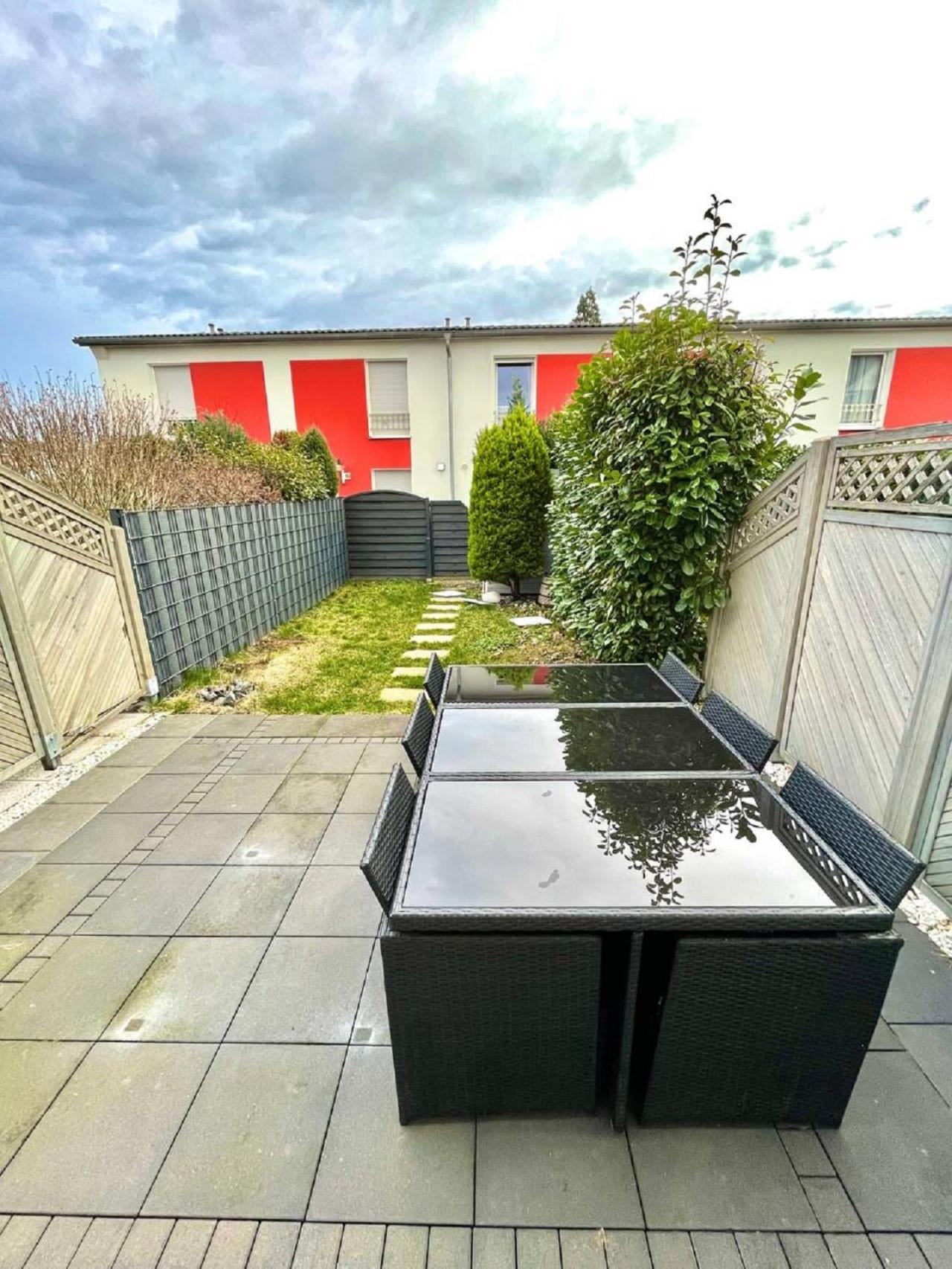 Geraeumiges Ferienhaus In Koblenz โคเบลนซ์ ภายนอก รูปภาพ